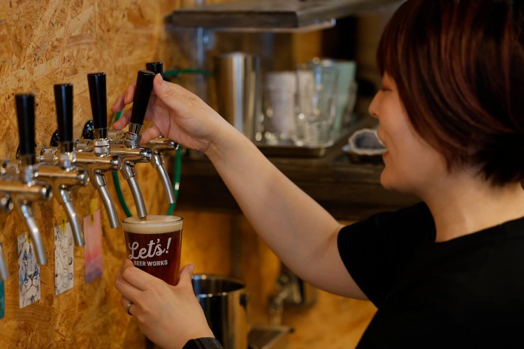 月に3～4種の新作がお目見えし、タイプが異なる8種が常時飲める。