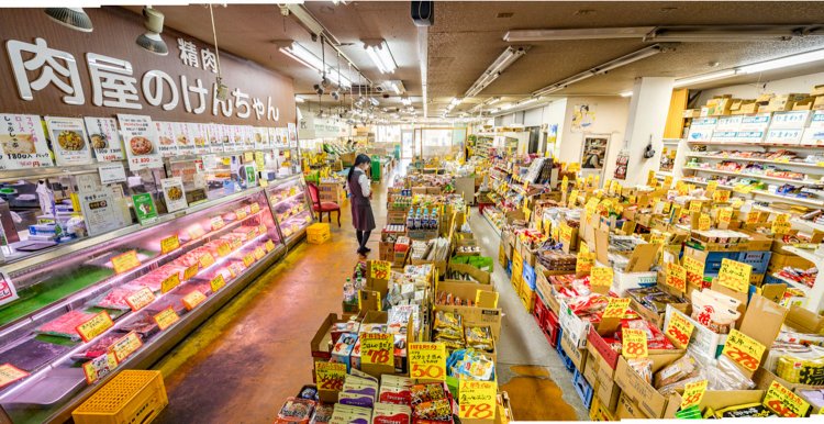 各店、ほぼ壁の仕切りなく分かれている。