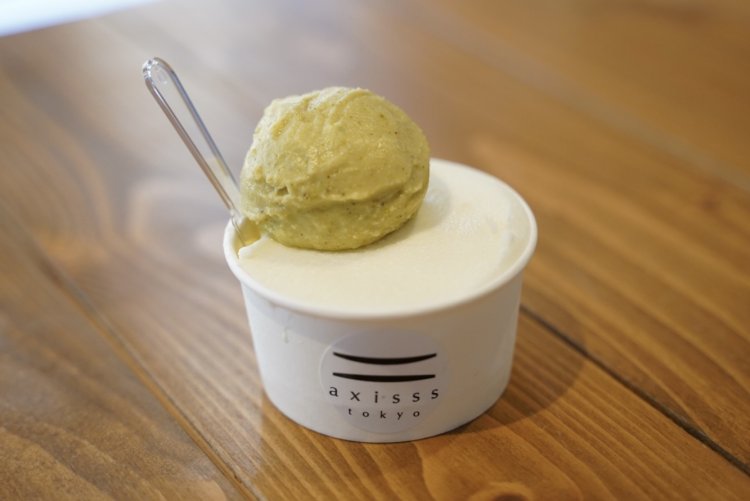 ピスタチオ&ミルクジェラート　Double Cup 650円。