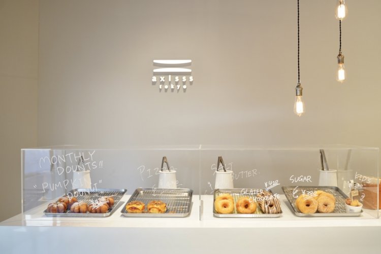 ピザなどのお食事系ドーナツもいただくことができる。