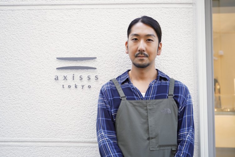 『axisss tokyo』店長・堀晴太さん。