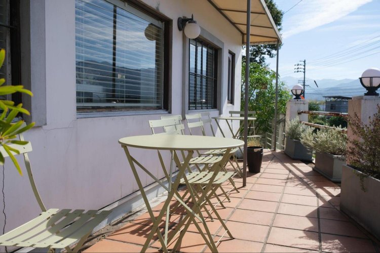 「冬はストーブを置いて、ショコラショー（ホットココア）とパンを楽しむこともできます。想像するだけで最高でしょ？ 本当に最高なんです！」