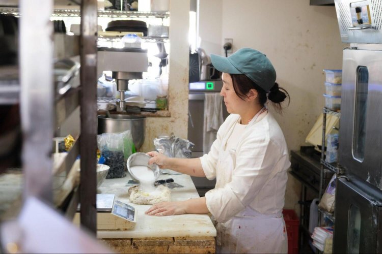 パン作りに励む辻さんの表情は真剣そのもの。ストイックで真面目な辻さんだからこそ、多くの人に愛されるパンを生み出せるのかもしれませんね。