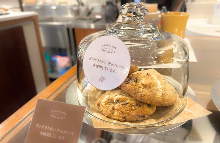 クッキーにはダンデライオン・チョコレートを使用。