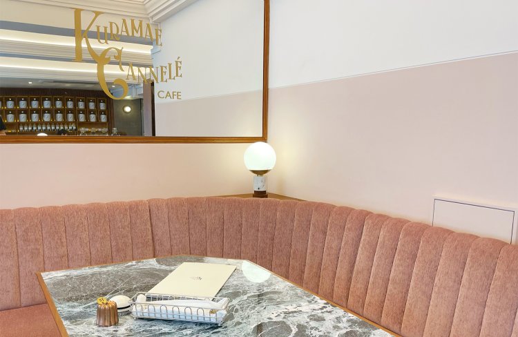 2階カフェのテーブル。