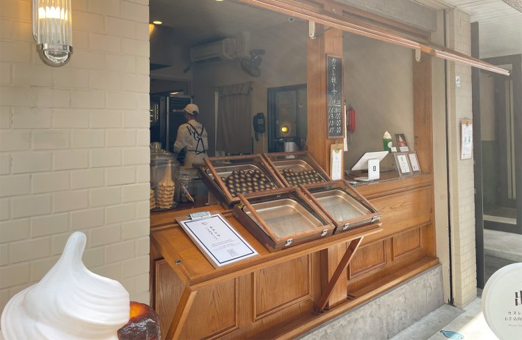 『クラマエカヌレ』テイクアウト用カウンター。