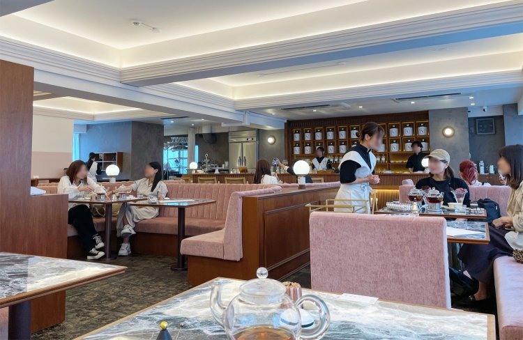 『クラマエカヌレ』2階カフェ店内。