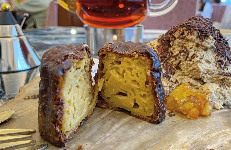 切り分けるとモチモチの中身が。