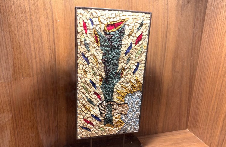 アーティストがイタリアから大理石を取り寄せて、この店舗のためだけに作った大理石モザイクアート。ここでしか見られない圧巻の作品だ！