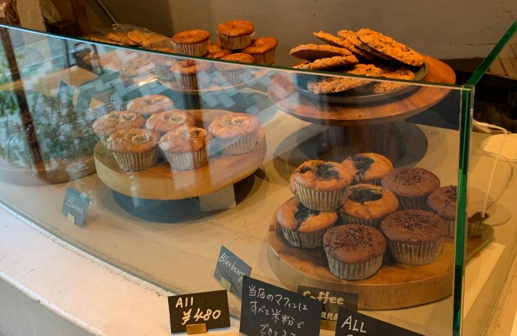1階に並べられている米粉100％のグルテンフリーマフィンはテイクアウトにもおすすめ。