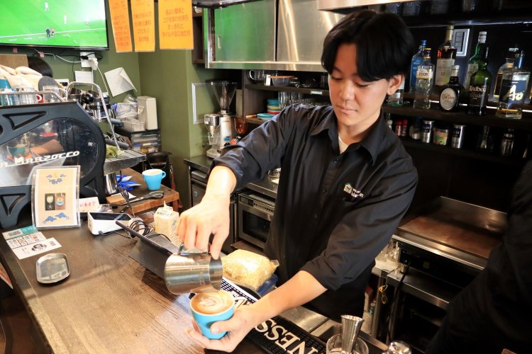 飲むのが惜しいラテアート。