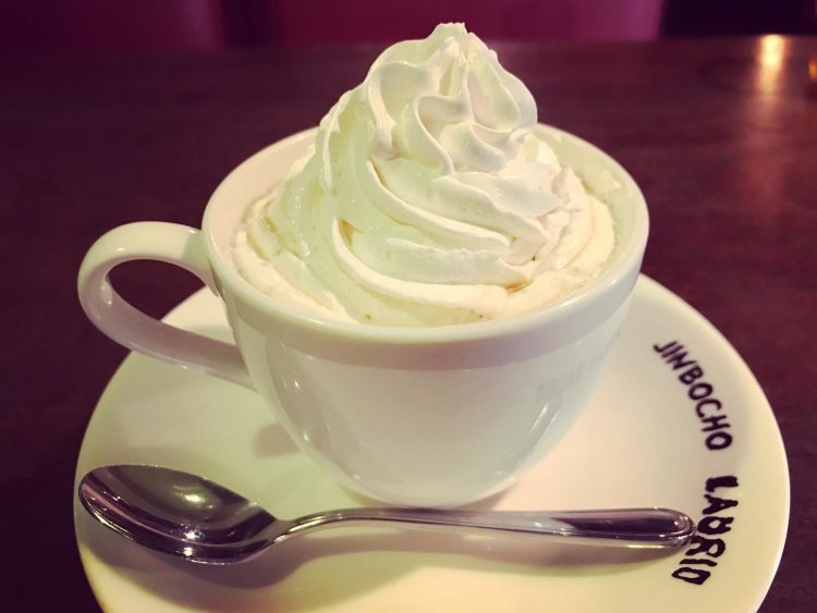 ふっくらとした生クリームたっぷり。