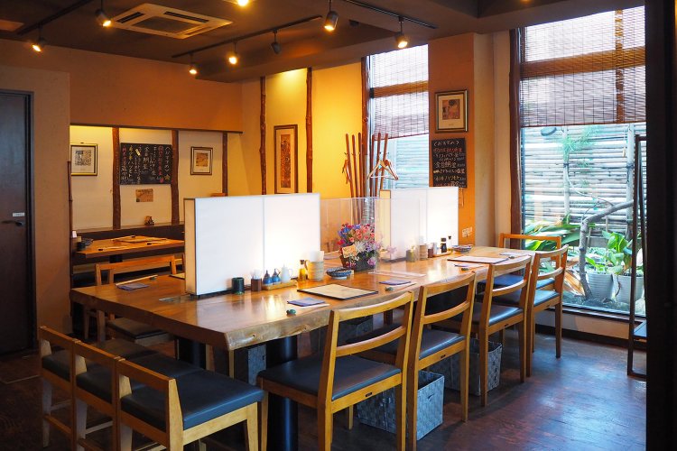 店内は長居したくなるような落ち着いた雰囲気。