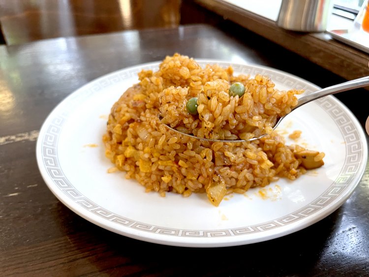 グリンピースが乗っているところが洋食チックだ。