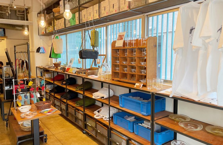 レザーグッズエリア。