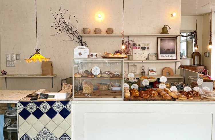 『チガヤ蔵前店』レジ前ショーケース。