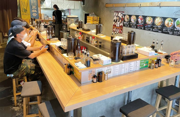 『らーめん渡邉』店内。