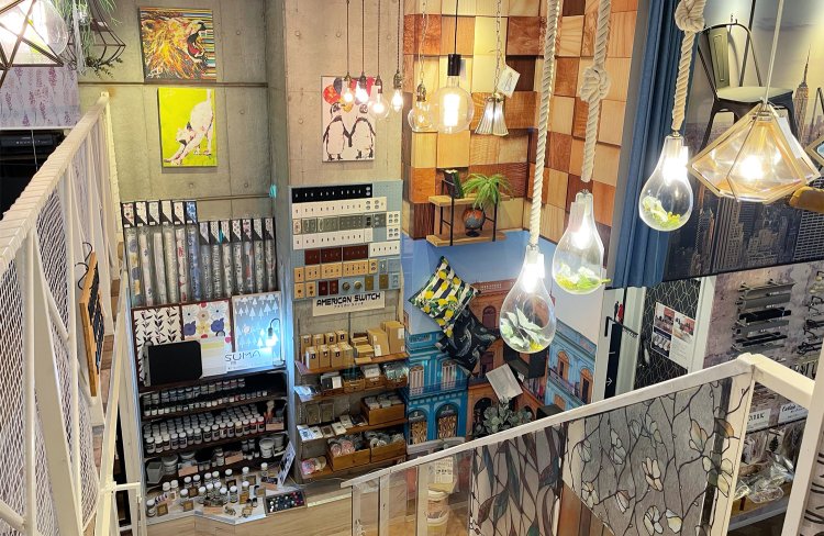 『友安製作所Cafe 浅草橋』店内。