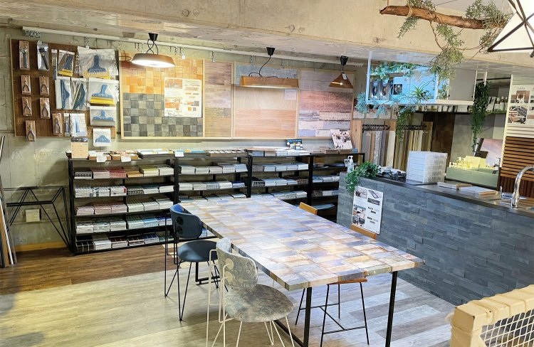 『友安製作所Cafe 浅草橋』2階。