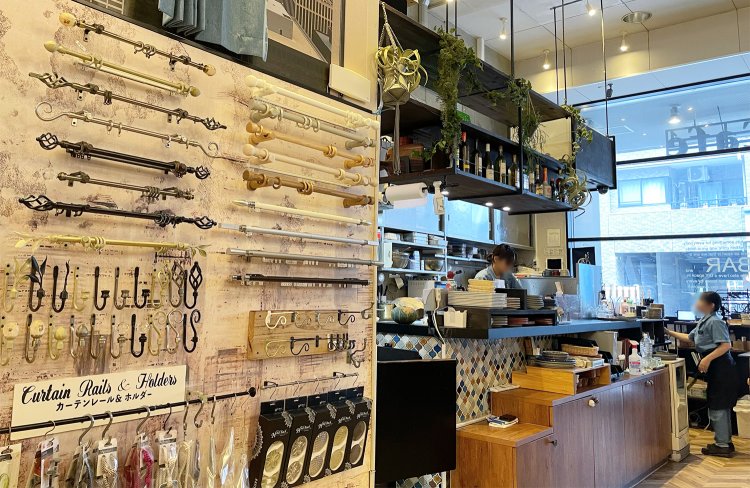 『友安製作所Cafe 浅草橋』店内。