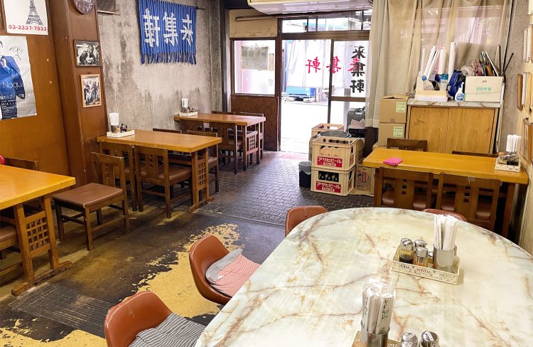 『来集軒』店内。