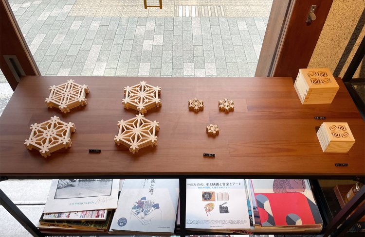 販売されている工芸品。