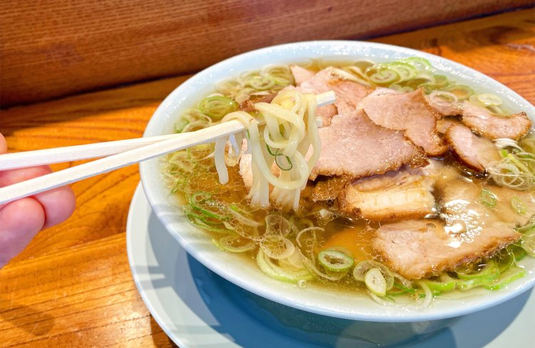 チャーシュー麺1200円。