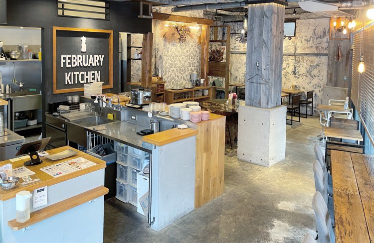 インダストリアル感たっぷりな店内。