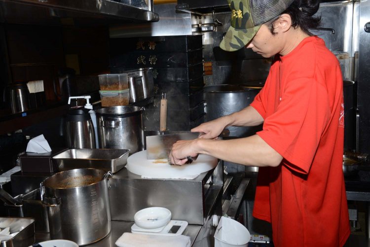 副店長の福原良さん。