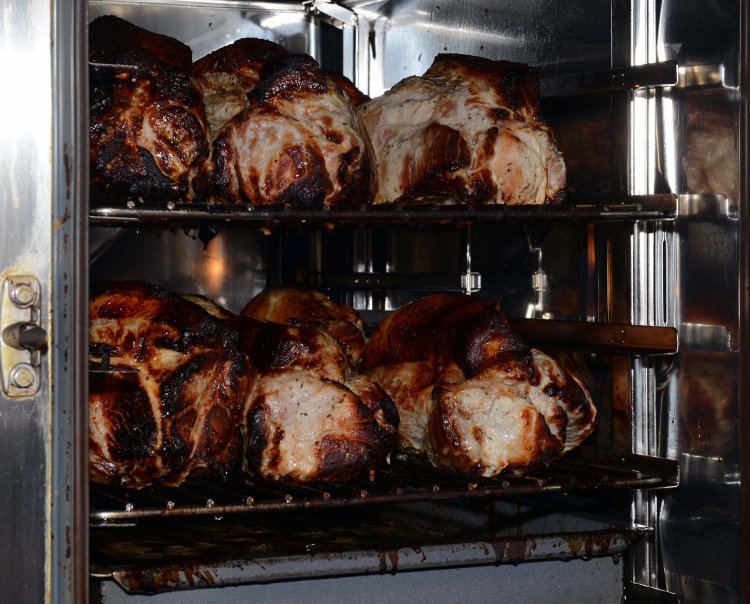 スチームコンペクションで火を通したローストポーク。毎朝作っているという。