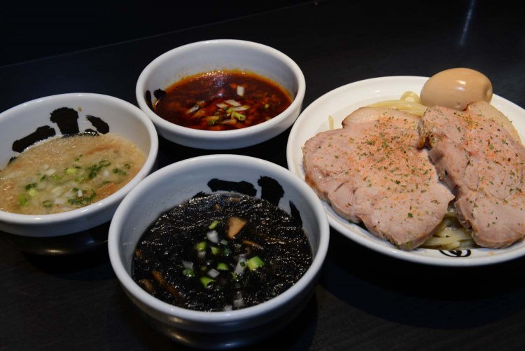 相傳つけ麺。すべてのつけ汁を試してみたい。