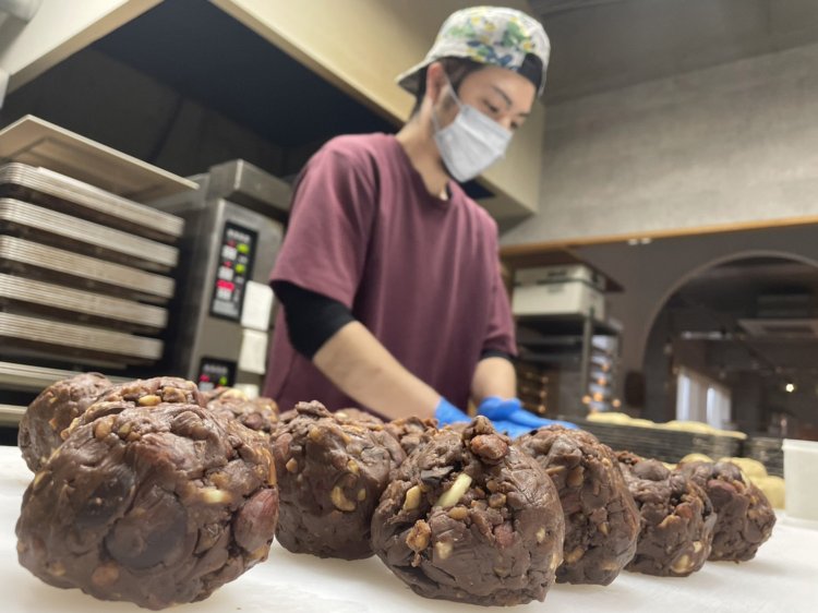 お客様からの喜びの声が何より励みになるという桑原さん。