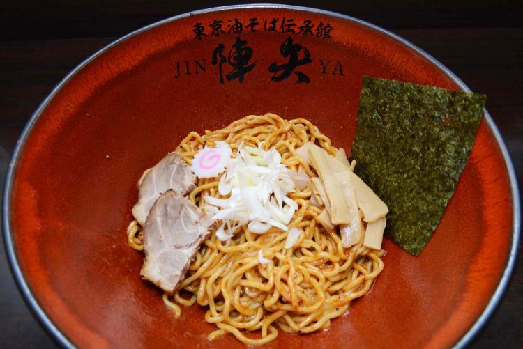 大きな器に盛られた鬼ヶ島（大盛り）。