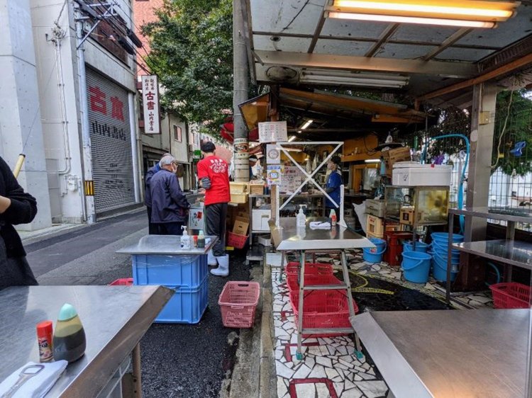 開店直後の慌ただしい店内。