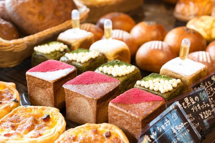 キューブ型の可愛らしいパンは女性から特に好評だそう。思わず手に取ってしまいたくなる鮮やかな見た目は、まさに芸術としか言いようがない。