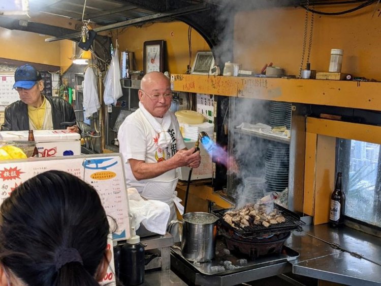 巨大ガスバーナーを振りかざす大将。