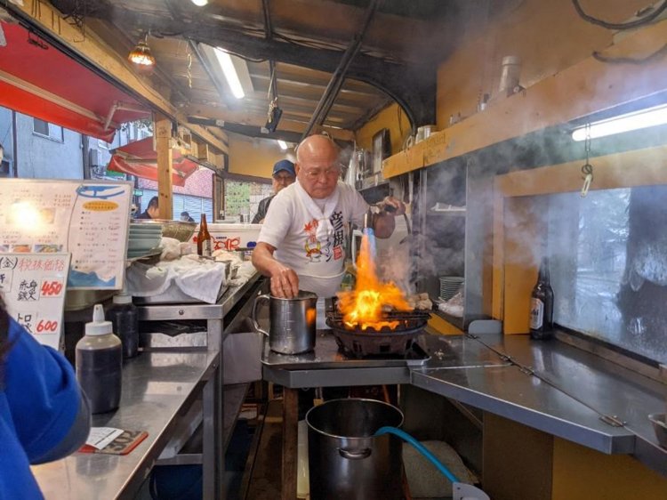 素手で炎を操る大将。