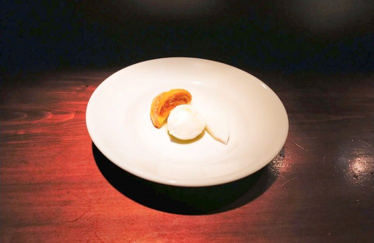 水牛のモッツァレラと栃木の1kg超えの新高梨、そして同じく栃木の「早秋」という柿の盛り合わせ。