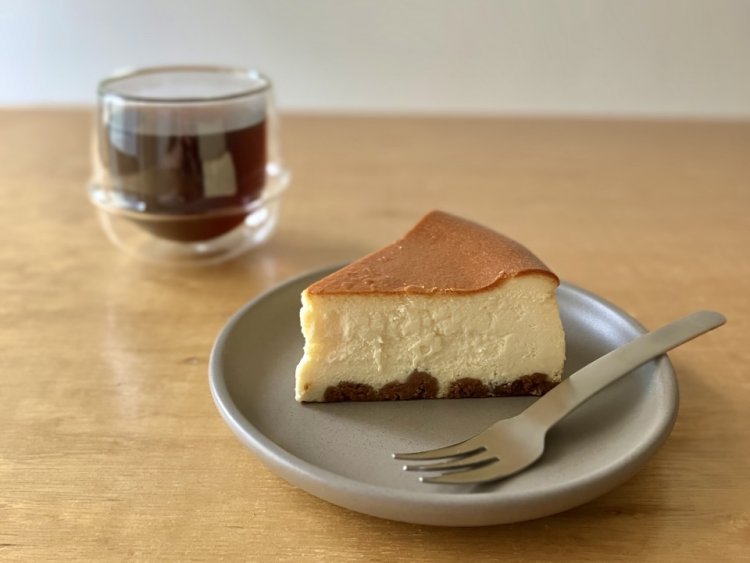 コーヒーを頼む際は、ぜひケーキも一緒に注文してほしい 。