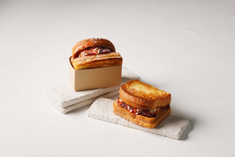 フレンチトーストサンド 1個 702円。