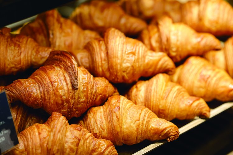 北海道クロワッサン292円（イートインは 297円）。北海道産小麦粉を100%使用。 パン好きさんへの手土産にも喜ばれる一品。