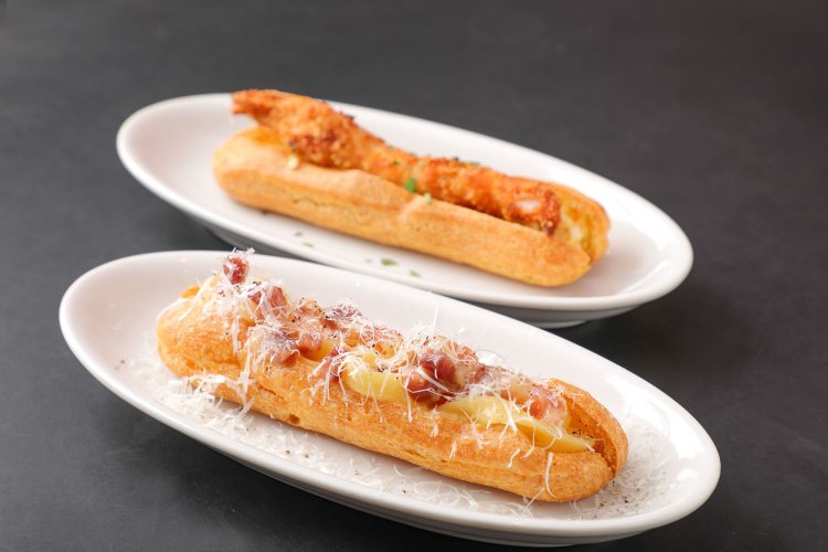 カルボナーラ600円。名店アロマフレスカのカルボナーラのパスタをパニーノでスマートに味わえる。 エビフライ一尾まるっと味わえるエビフライ800円。