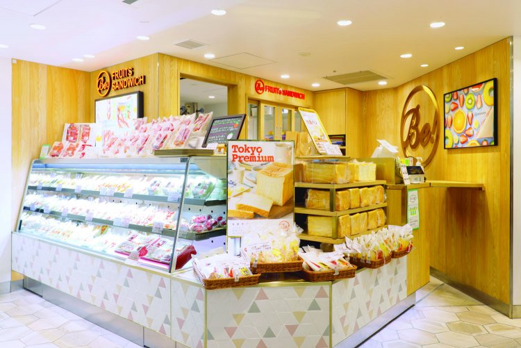 旬のフルーツを知り尽くした青果店直営。