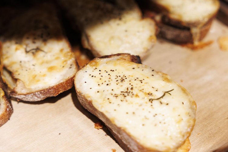 商品の半数以上が、この店舗のためだけに開発されたもの。