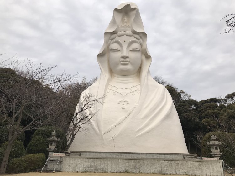 紆余曲折を経て完成した観音像。