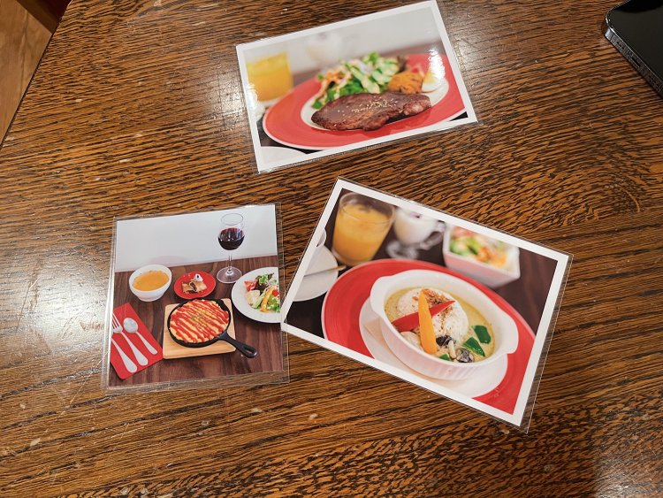 スキレットオムライスやグリーンカレーなど日替わりランチはジャンルも多彩。