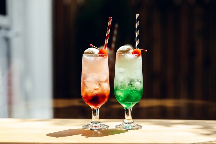 女子に人気のクリームソーダ各700円。