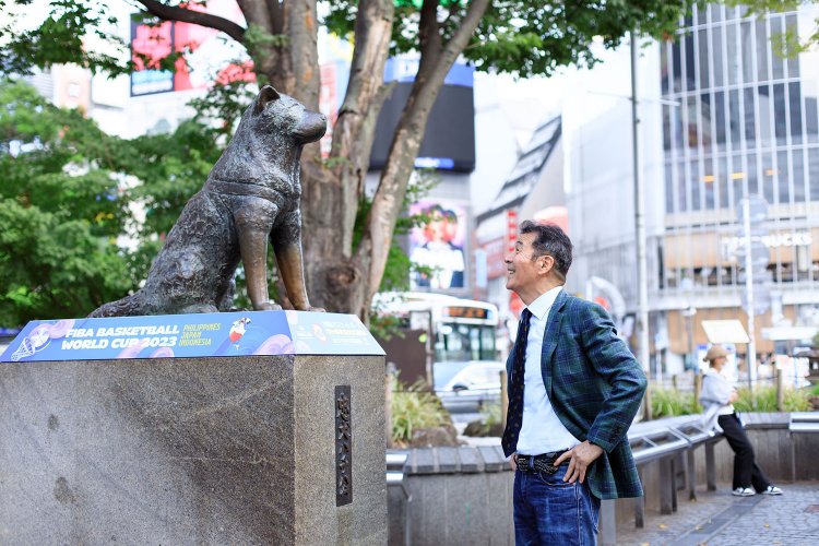 「ハチは本当に賢い犬だったんだね。生誕100年、おめでとう！」