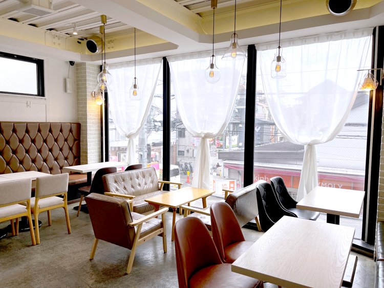 とても落ち着いていて、おしゃれな雰囲気が漂う店内。