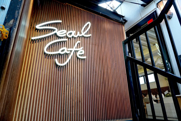 韓国のソウルにあるおしゃれなカフェをそのまま日本に持ってきたという。